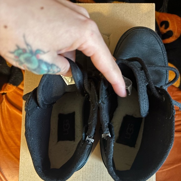 Ugg Boys Bradley Ankle Boot - Picture 2 of 8